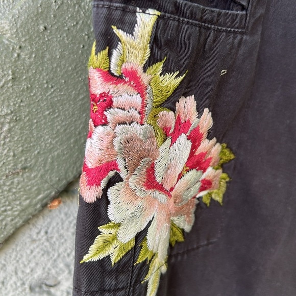 Johnny Was Floral and Birds Embroidered Black Pants Bohemian Resortwear Sz Small - Picture 3 of 6